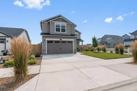 3310 NW 8th St, Redmond, OR 97756