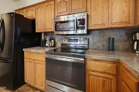 Kitchen - 4184 Evans Creek Rd, Rogue River, OR 97537 photo 4 of 4
