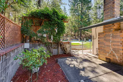 Exterior - 4184 Evans Creek Rd, Rogue River, OR 97537 photo 16 of 28
