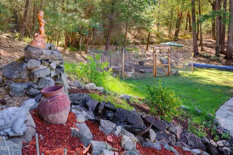 Exterior - 4184 Evans Creek Rd, Rogue River, OR 97537 photo 21 of 28