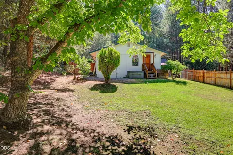 Exterior - 4184 Evans Creek Rd, Rogue River, OR 97537 photo 3 of 28