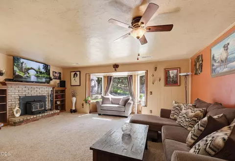 Living - 4184 Evans Creek Rd, Rogue River, OR 97537 photo 3 of 3