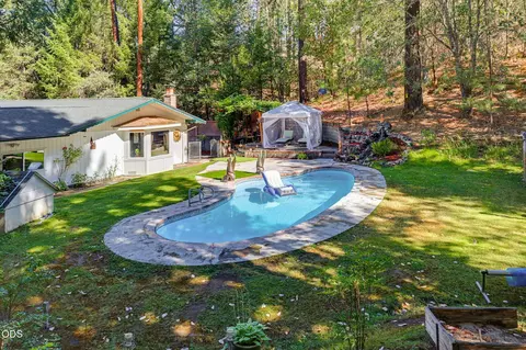 Exterior - 4184 Evans Creek Rd, Rogue River, OR 97537 photo 6 of 28