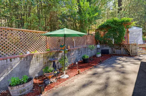 Exterior - 4184 Evans Creek Rd, Rogue River, OR 97537 photo 15 of 28