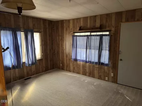 Living - 52720 Wayside Loop, La Pine, OR 97739 photo 2 of 3