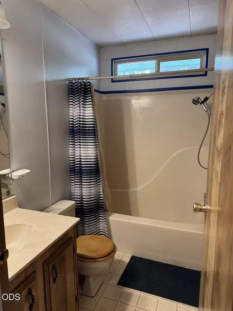Bath - 52720 Wayside Loop, La Pine, OR 97739 photo 1 of 4