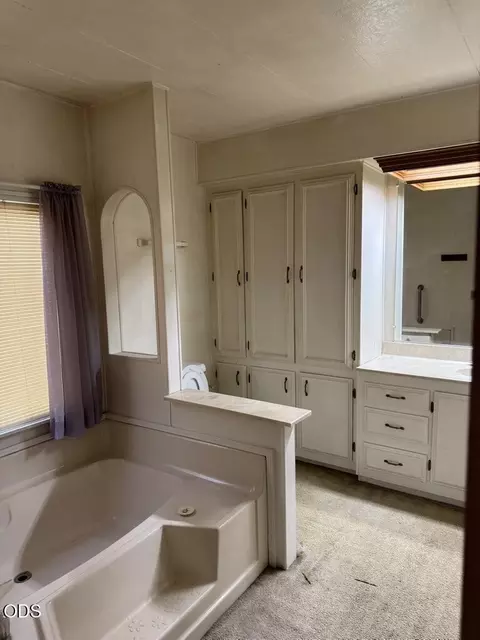 Bath - 52720 Wayside Loop, La Pine, OR 97739 photo 4 of 4