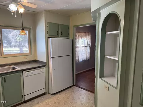 Kitchen - 52720 Wayside Loop, La Pine, OR 97739 photo 3 of 3