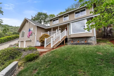 1628 NE Terrace Dr, Grants Pass, OR 97526