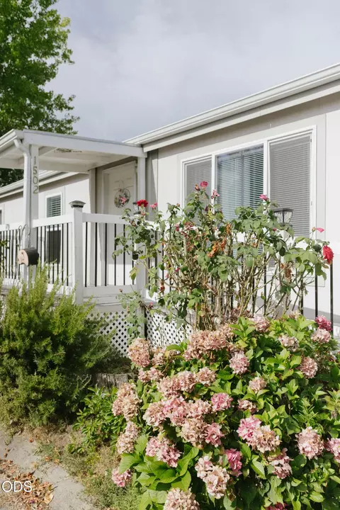 1502 Agape Way, Grants Pass, OR 97527