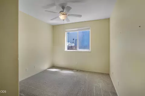 Bedroom - 1083 SE Shadowood Dr, Bend, OR 97702 photo 3 of 4