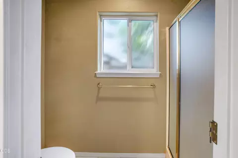 Bath - 1083 SE Shadowood Dr, Bend, OR 97702 photo 3 of 4