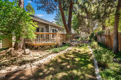 Exterior - 1083 SE Shadowood Dr, Bend, OR 97702 photo 11 of 11