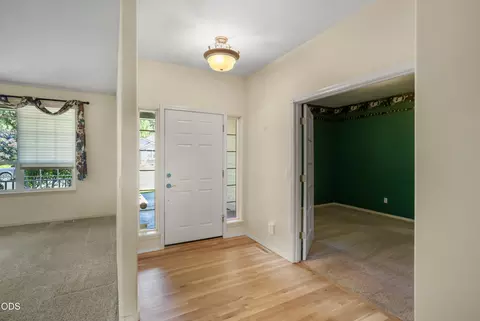 Entry Way - 1083 SE Shadowood Dr, Bend, OR 97702 photo 1 of 2