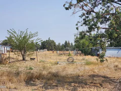 Exterior - 65665 SW 61st St, Bend, OR 97703 photo 6 of 10