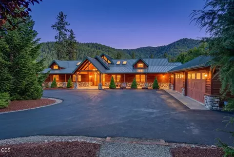 5311 Averill Dr, Grants Pass, OR 97526