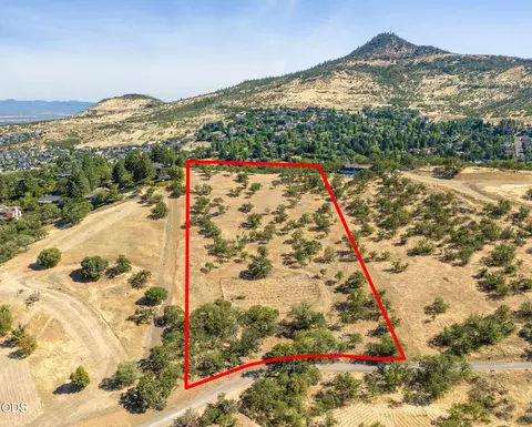 aerial heights drive, Medford, OR 97504