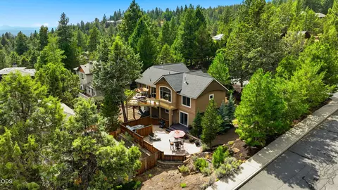 1287 NW City Heights Dr, Bend, OR 97703