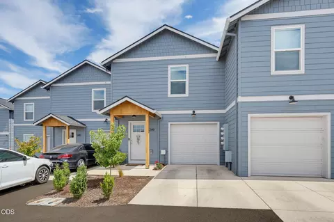 Exterior - 249 Dano Dr, Phoenix, OR 97535 photo 3 of 8