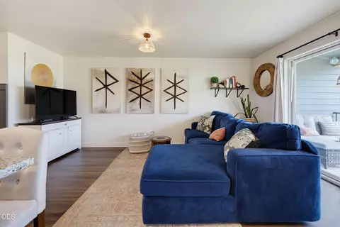 Living - 249 Dano Dr, Phoenix, OR 97535 photo 1 of 1