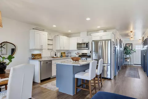 Kitchen - 249 Dano Dr, Phoenix, OR 97535 photo 1 of 4