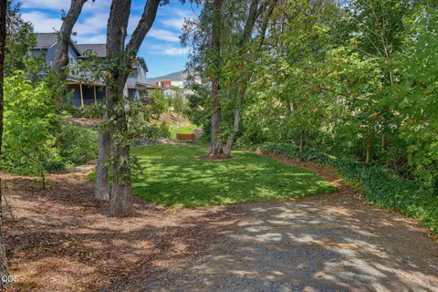 Exterior - 249 Dano Dr, Phoenix, OR 97535 photo 7 of 8