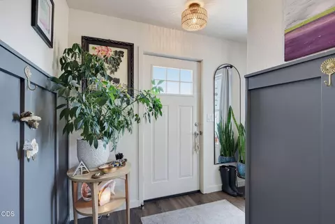 Entry Way - 249 Dano Dr, Phoenix, OR 97535 photo 1 of 2