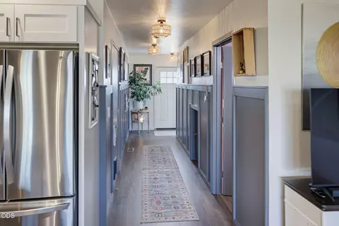 Entry Way - 249 Dano Dr, Phoenix, OR 97535 photo 2 of 2