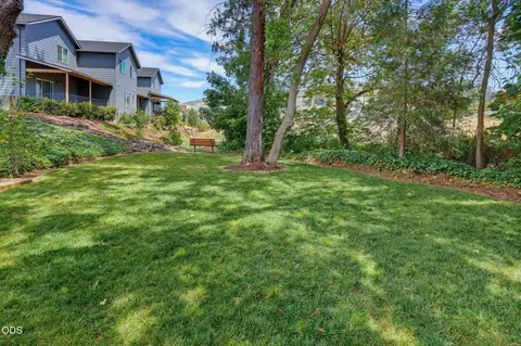 Exterior - 249 Dano Dr, Phoenix, OR 97535 photo 6 of 8