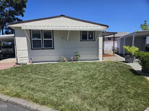 2385 Table Rock Rd #SPC 102, Medford, OR 97501