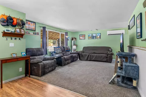 Living - 15920 Frances Ln, La Pine, OR 97739 photo 2 of 2