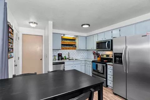 Kitchen - 15920 Frances Ln, La Pine, OR 97739 photo 1 of 1
