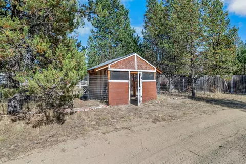 Exterior - 15920 Frances Ln, La Pine, OR 97739 photo 5 of 17