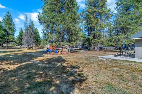 Exterior - 15920 Frances Ln, La Pine, OR 97739 photo 12 of 17