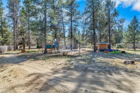 Exterior - 15920 Frances Ln, La Pine, OR 97739 photo 14 of 17