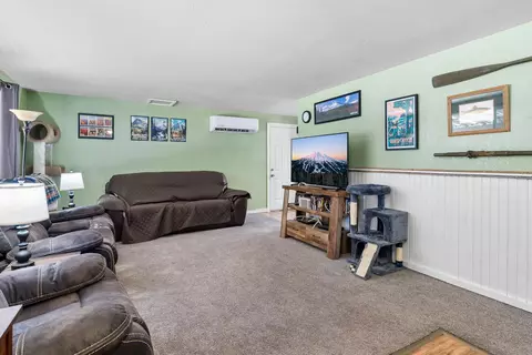 Living - 15920 Frances Ln, La Pine, OR 97739 photo 1 of 2
