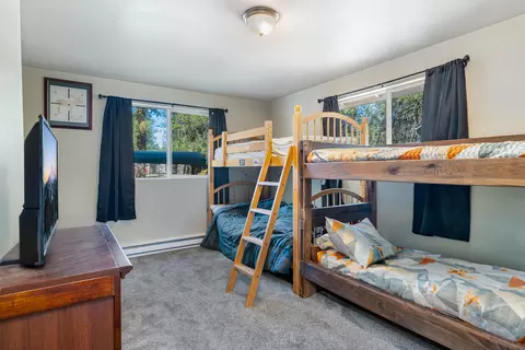 Bedroom - 15920 Frances Ln, La Pine, OR 97739 photo 3 of 3