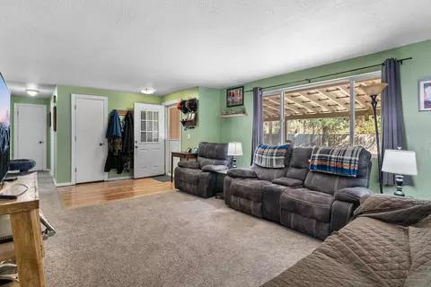 Entry Way - 15920 Frances Ln, La Pine, OR 97739 photo 1 of 1