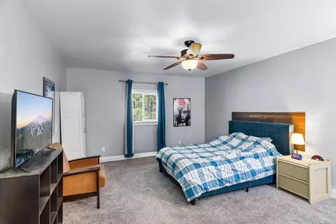 Bedroom - 15920 Frances Ln, La Pine, OR 97739 photo 1 of 3