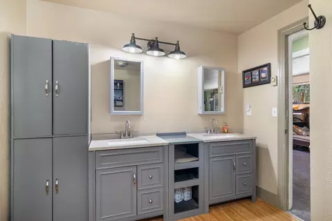 Bath - 15920 Frances Ln, La Pine, OR 97739 photo 1 of 2