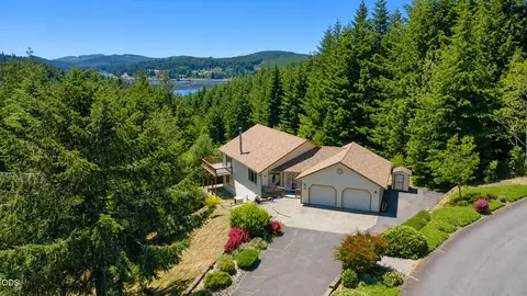 93764 Coho Ln, Coos Bay, OR 97420