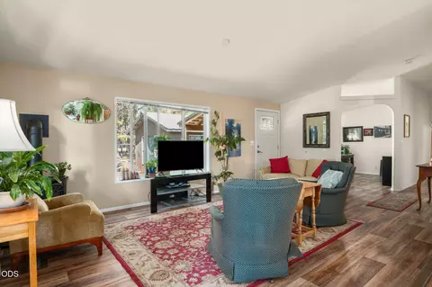 Living - 17274 Jacinto Rd, Bend, OR 97707 photo 1 of 5