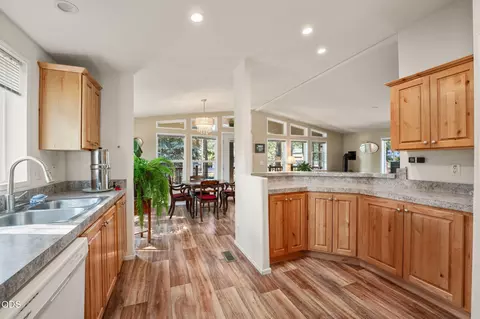 Kitchen - 17274 Jacinto Rd, Bend, OR 97707 photo 3 of 3