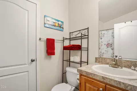 Bath - 17274 Jacinto Rd, Bend, OR 97707 photo 2 of 2