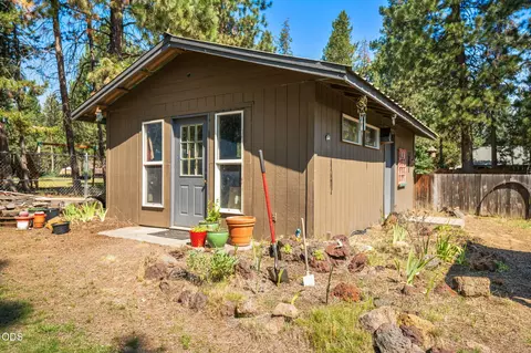 Exterior - 17274 Jacinto Rd, Bend, OR 97707 photo 7 of 11