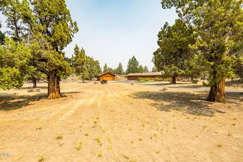 Exterior - 64502 Mcgrath Rd, Bend, OR 97701 photo 5 of 15