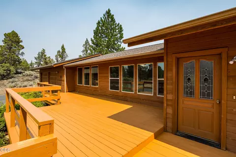 Exterior - 64502 Mcgrath Rd, Bend, OR 97701 photo 6 of 15