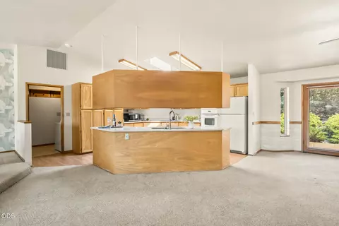 Kitchen - 64502 Mcgrath Rd, Bend, OR 97701 photo 1 of 6