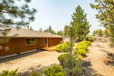 Exterior - 64502 Mcgrath Rd, Bend, OR 97701 photo 11 of 15