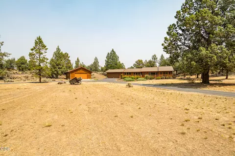 Exterior - 64502 Mcgrath Rd, Bend, OR 97701 photo 14 of 15